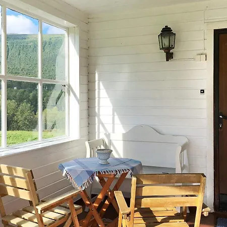 6 Person In Hébergement de vacances Storsteinnes